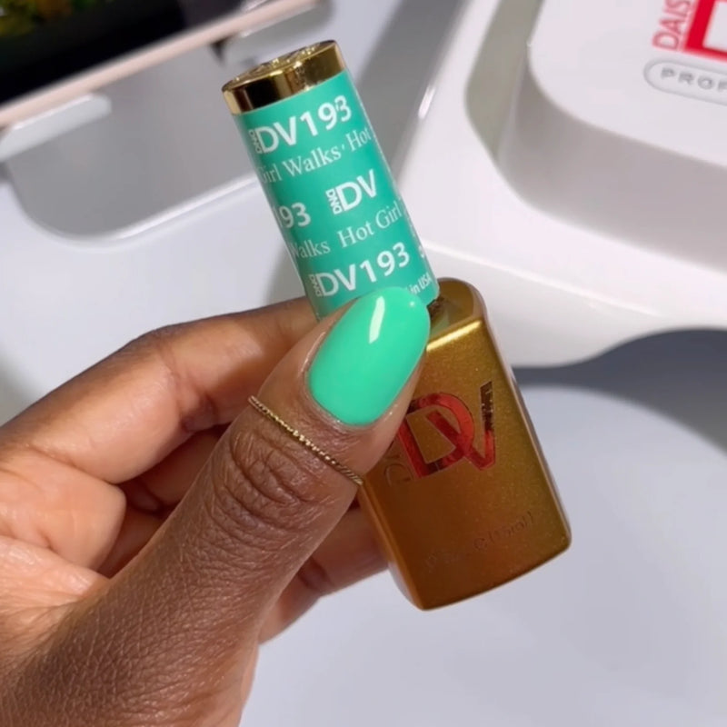 DIVA Duo DV193 Hot Girl Walks