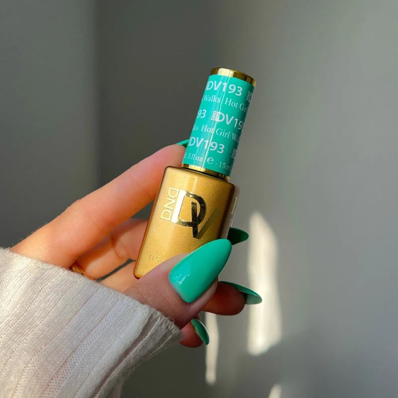 DIVA Duo DV193 Hot Girl Walks