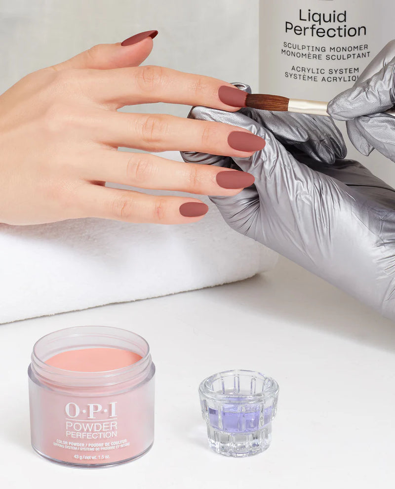 OPI Dip Powder DP E41 Barefoot in Barcelona